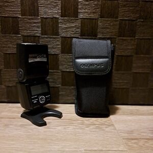 Olympus FL-600R Black Camera Flash with Case